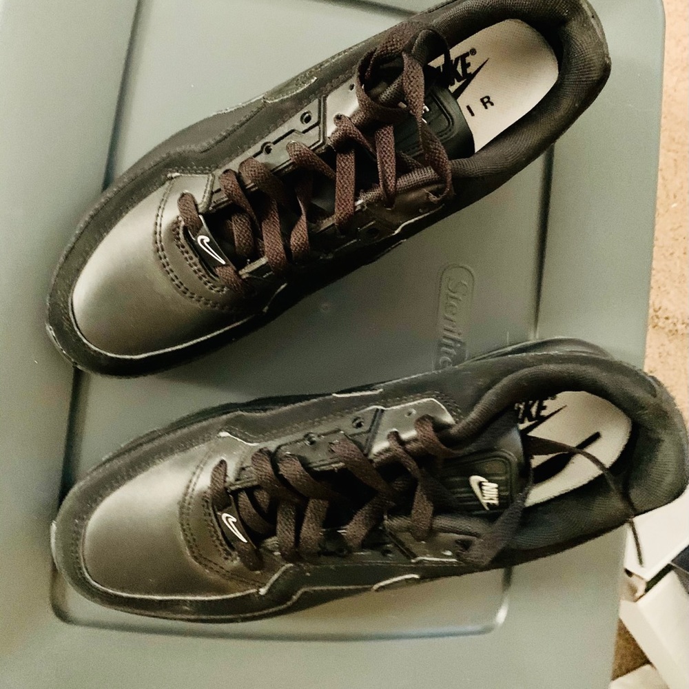 Nike Black Air Max. Worn 1 time.